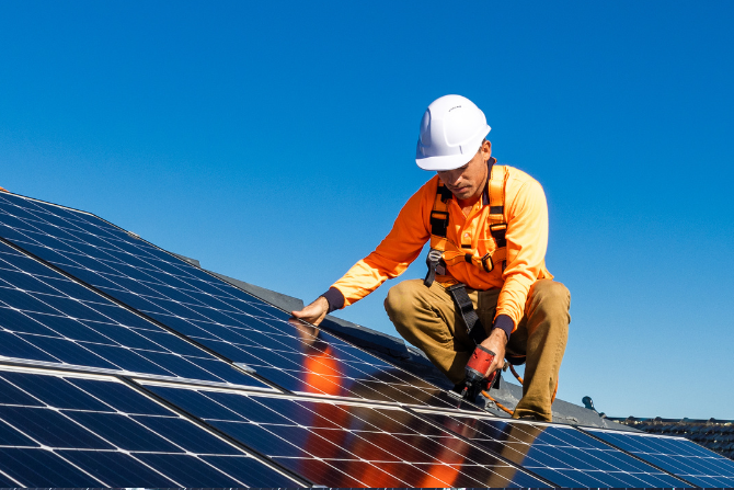 Solar_install_on_roof