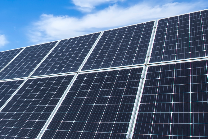 Solar_panels_in_field